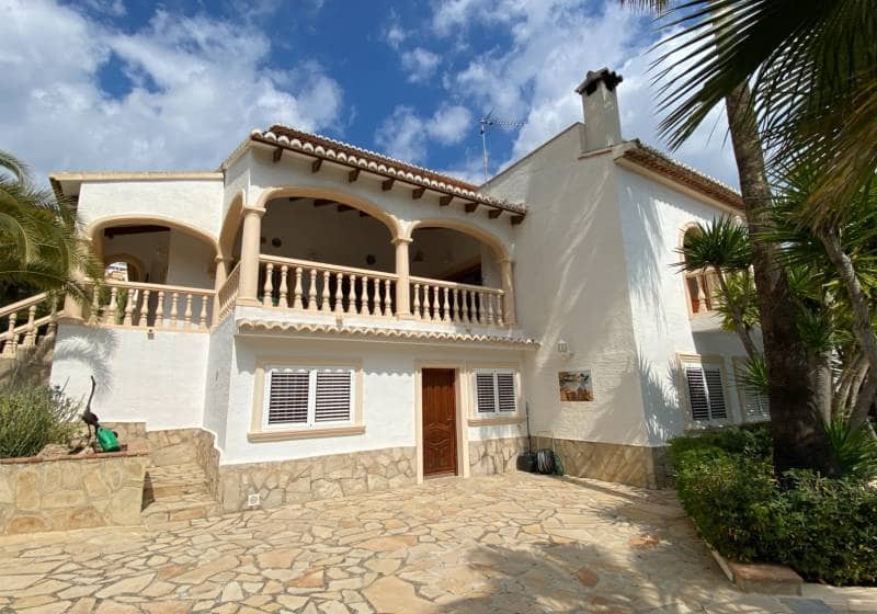 5 bedroom Villa for sale in Calpe / Calp with pool - € 1,165,000 (Ref: 9728450)