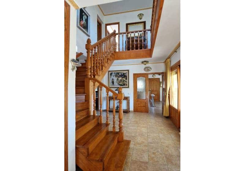 5 bedroom Villa for sale in Calpe / Calp with pool - € 1,165,000 (Ref: 9728450)