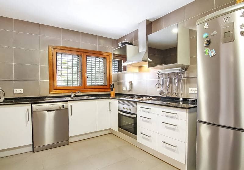 5 bedroom Villa for sale in Calpe / Calp with pool - € 1,165,000 (Ref: 9728450)