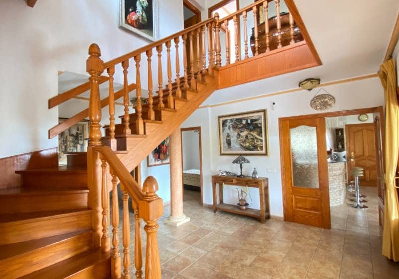 5 bedroom Villa for sale in Calpe / Calp with pool - € 1,165,000 (Ref: 9728450)