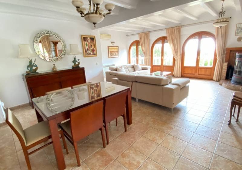 5 bedroom Villa for sale in Calpe / Calp with pool - € 1,165,000 (Ref: 9728450)