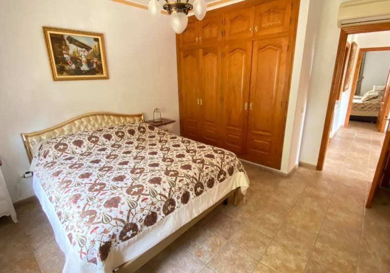 5 bedroom Villa for sale in Calpe / Calp with pool - € 1,165,000 (Ref: 9728450)