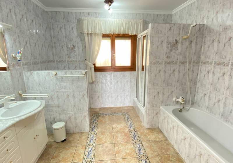 5 bedroom Villa for sale in Calpe / Calp with pool - € 1,165,000 (Ref: 9728450)