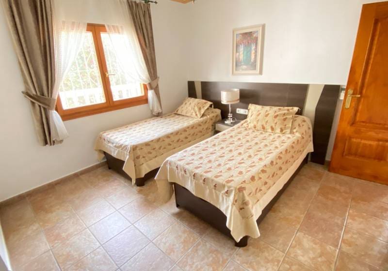 5 bedroom Villa for sale in Calpe / Calp with pool - € 1,165,000 (Ref: 9728450)