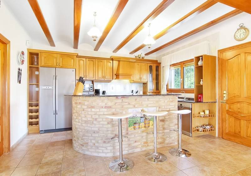 5 bedroom Villa for sale in Calpe / Calp with pool - € 1,165,000 (Ref: 9728450)