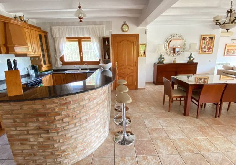 5 bedroom Villa for sale in Calpe / Calp with pool - € 1,165,000 (Ref: 9728450)