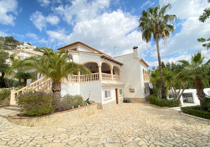 5 bedroom Villa for sale in Calpe / Calp with pool - € 1,165,000 (Ref: 9728450)