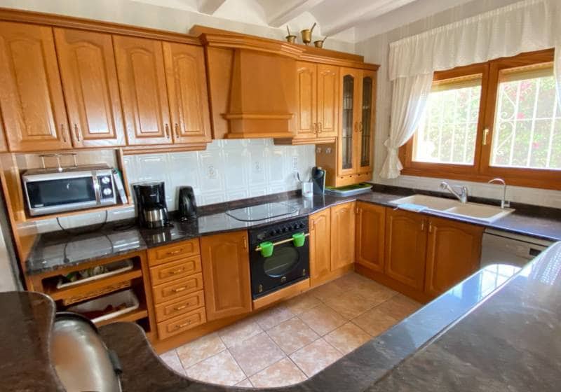 5 bedroom Villa for sale in Calpe / Calp with pool - € 1,165,000 (Ref: 9728450)