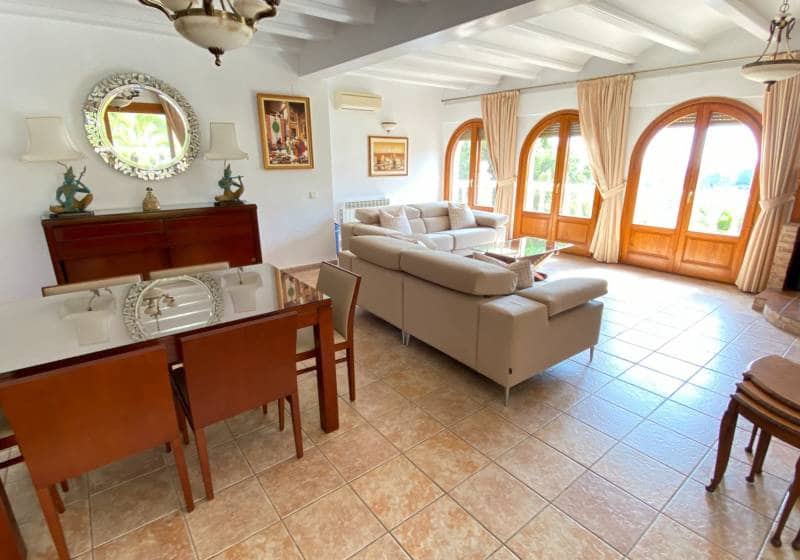 5 bedroom Villa for sale in Calpe / Calp with pool - € 1,165,000 (Ref: 9728450)