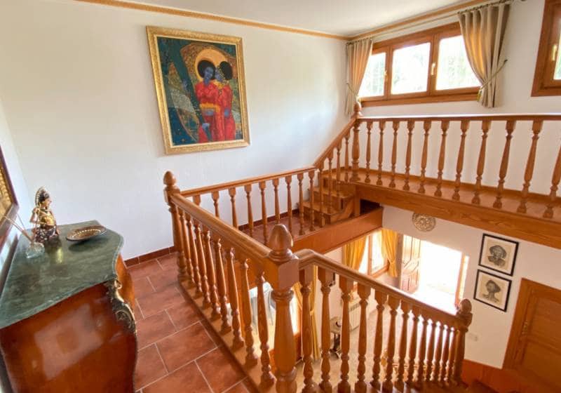 5 bedroom Villa for sale in Calpe / Calp with pool - € 1,165,000 (Ref: 9728450)