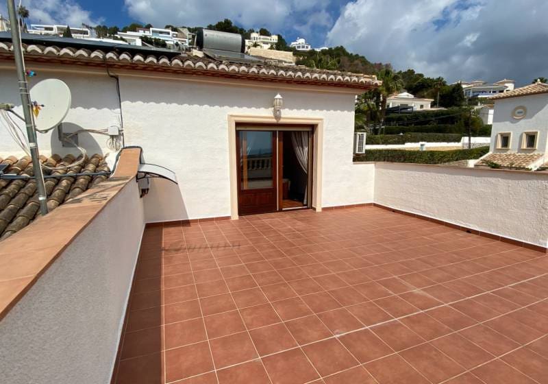 5 bedroom Villa for sale in Calpe / Calp with pool - € 1,165,000 (Ref: 9728450)