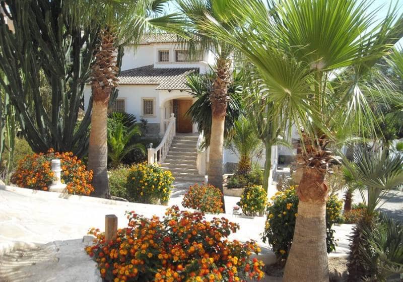 5 bedroom Villa for sale in Calpe / Calp with pool - € 1,165,000 (Ref: 9728450)