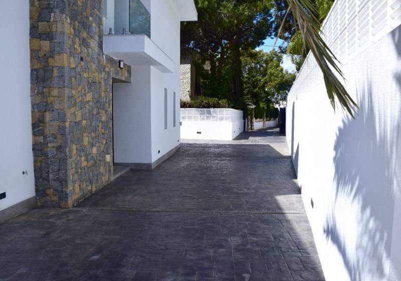 5 bedroom Villa for sale in Calpe / Calp with pool - € 3,900,000 (Ref: 9731576)