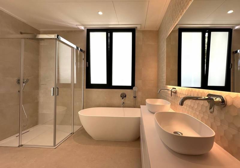 5 bedroom Villa for sale in Calpe / Calp with pool - € 3,900,000 (Ref: 9731576)