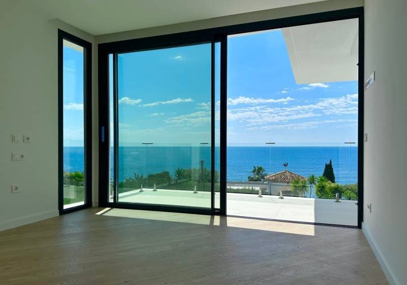 5 bedroom Villa for sale in Calpe / Calp with pool - € 3,900,000 (Ref: 9731576)