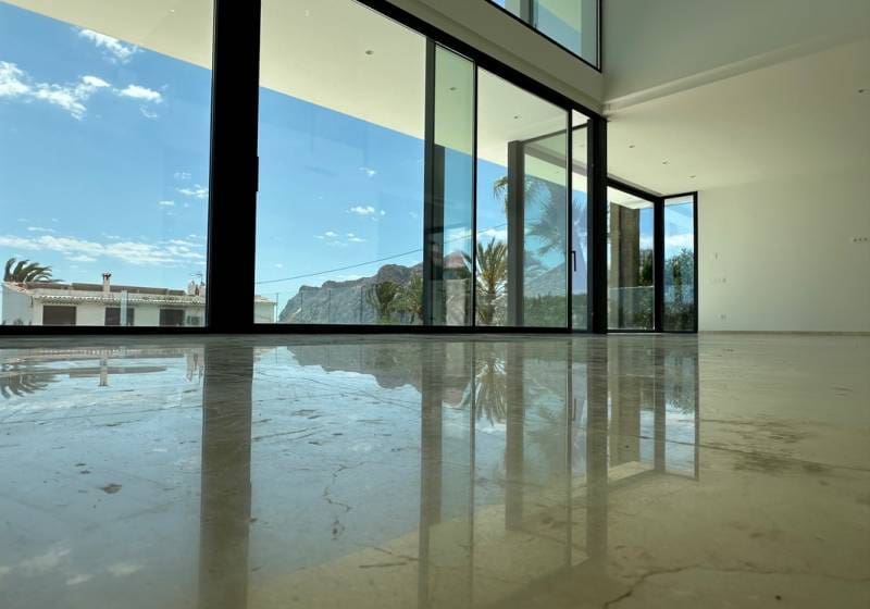5 bedroom Villa for sale in Calpe / Calp with pool - € 3,900,000 (Ref: 9731576)