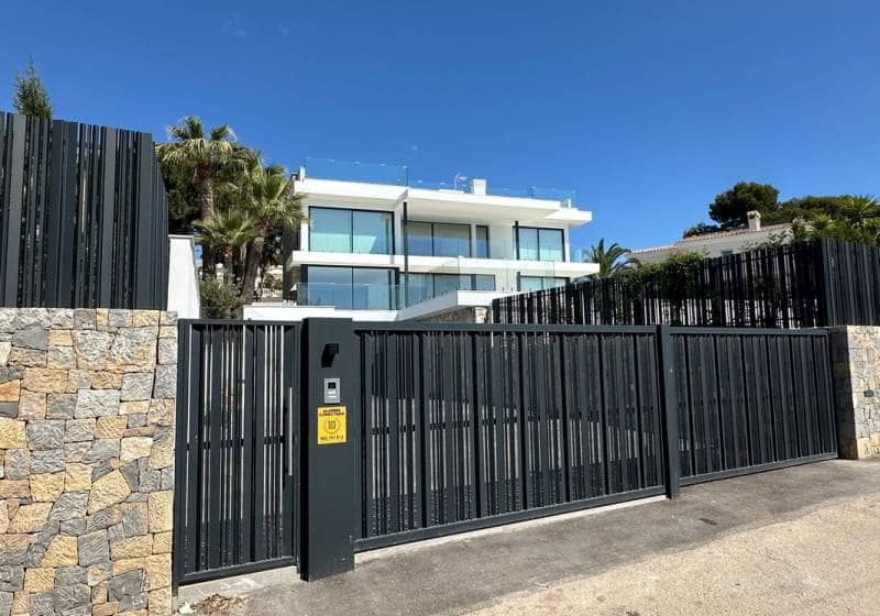 5 bedroom Villa for sale in Calpe / Calp with pool - € 3,900,000 (Ref: 9731576)