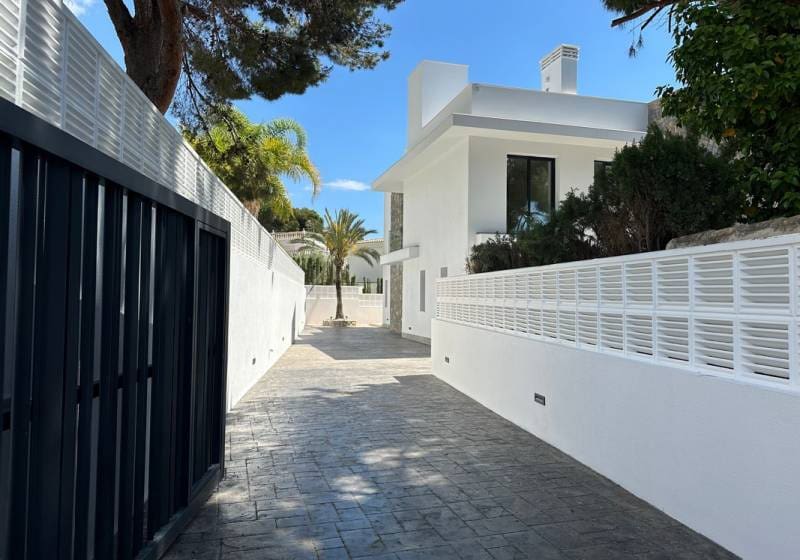 5 bedroom Villa for sale in Calpe / Calp with pool - € 3,900,000 (Ref: 9731576)