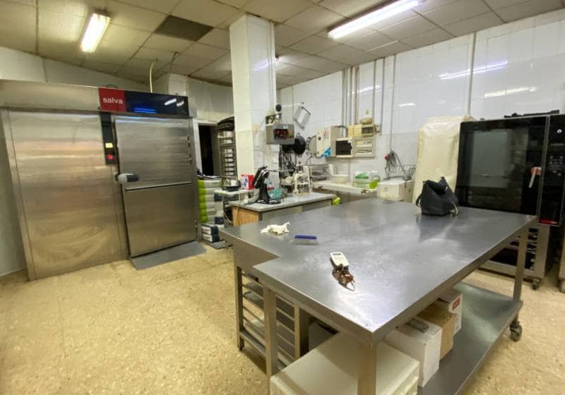 2 slaapkamer Commercieel te huur in Benidorm - € 2.200 (Ref: 9782929)