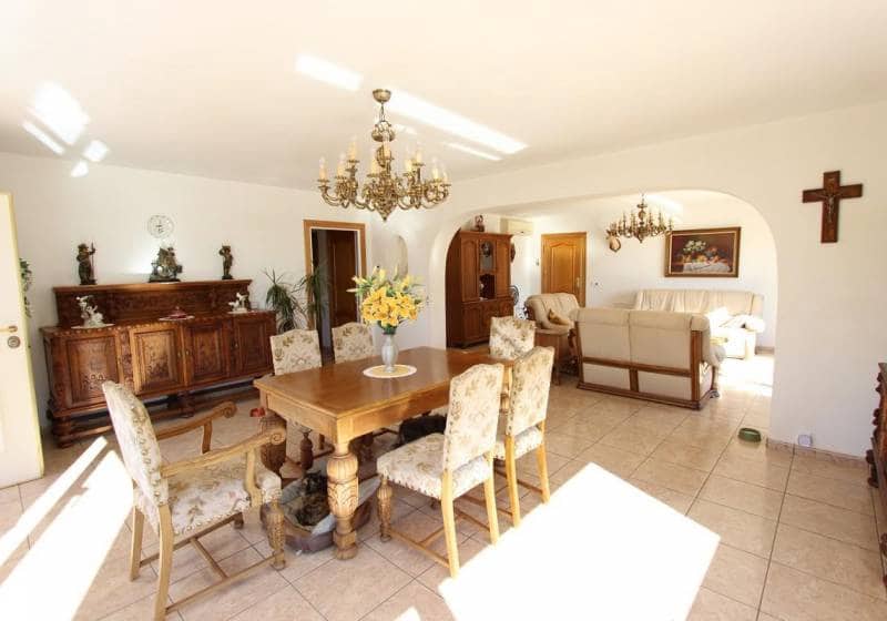 6 bedroom Villa for sale in Altea with pool - € 1,100,000 (Ref: 9788079)