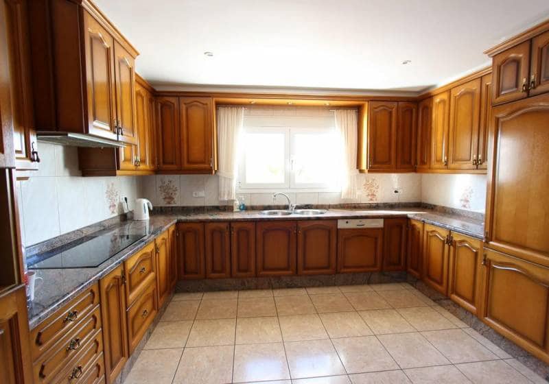 6 bedroom Villa for sale in Altea with pool - € 1,100,000 (Ref: 9788079)