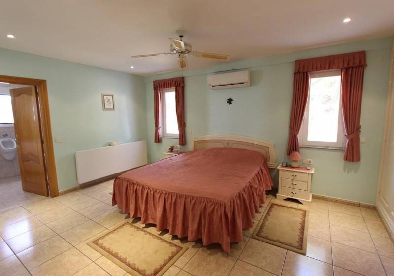 6 bedroom Villa for sale in Altea with pool - € 1,100,000 (Ref: 9788079)