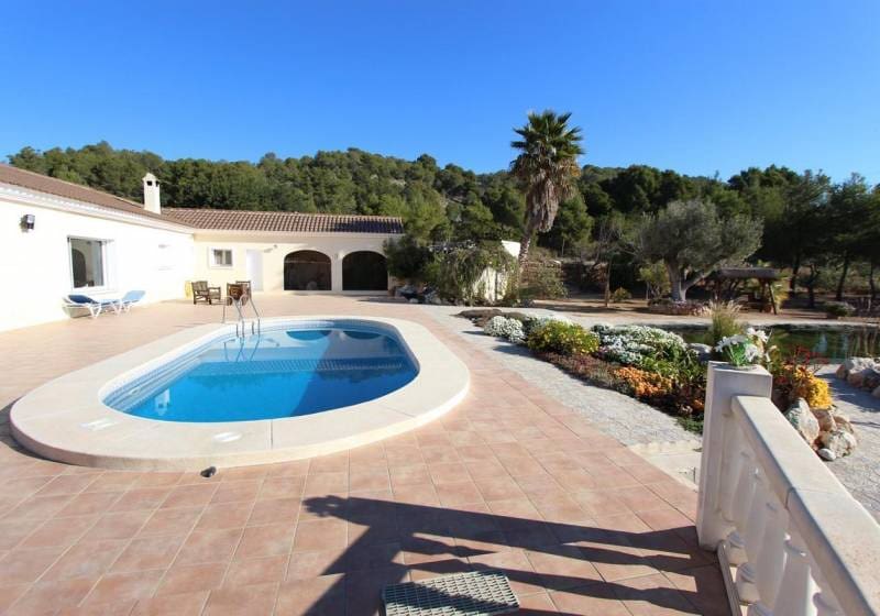 6 bedroom Villa for sale in Altea with pool - € 1,100,000 (Ref: 9788079)