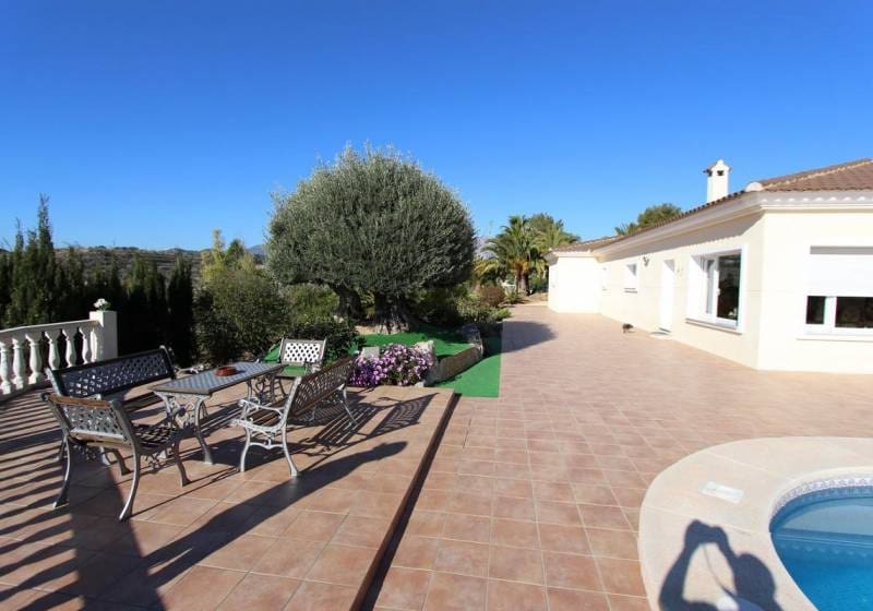 6 bedroom Villa for sale in Altea with pool - € 1,100,000 (Ref: 9788079)