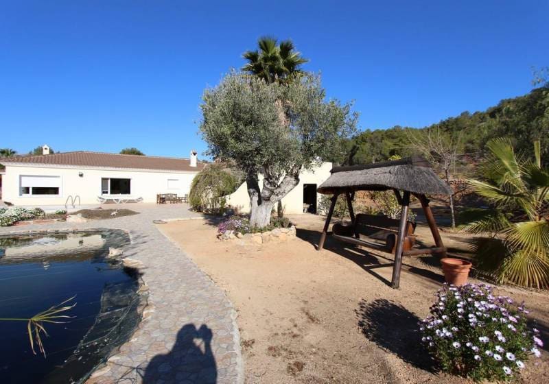 6 bedroom Villa for sale in Altea with pool - € 1,100,000 (Ref: 9788079)