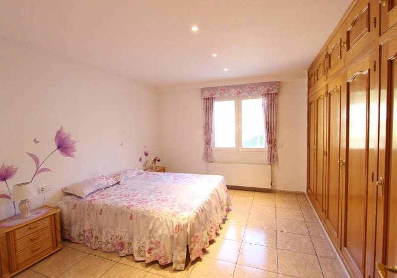 6 bedroom Villa for sale in Altea with pool - € 1,100,000 (Ref: 9788079)