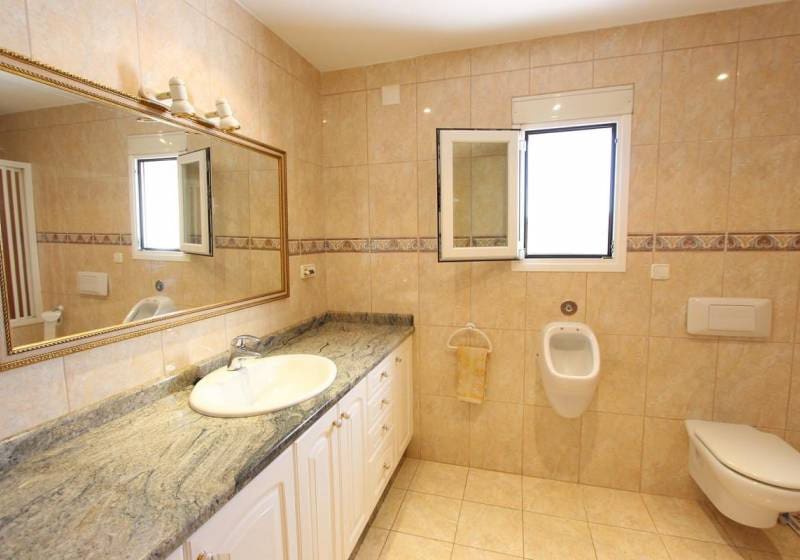 6 bedroom Villa for sale in Altea with pool - € 1,100,000 (Ref: 9788079)