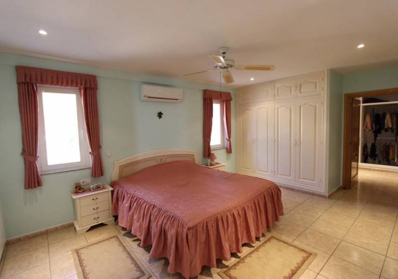 6 bedroom Villa for sale in Altea with pool - € 1,100,000 (Ref: 9788079)