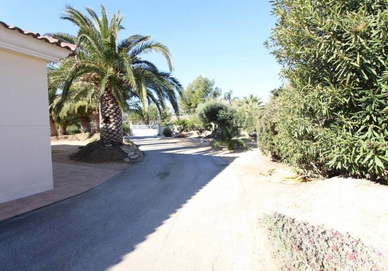 6 bedroom Villa for sale in Altea with pool - € 1,100,000 (Ref: 9788079)