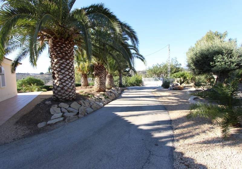 6 bedroom Villa for sale in Altea with pool - € 1,100,000 (Ref: 9788079)