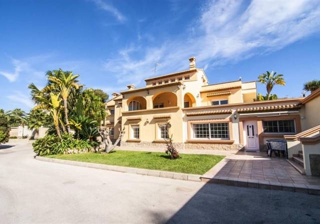 7 Zimmer Villa zu verkaufen in Teulada Pueblo, Teulada-Moraira mit Pool - 1.795.000 € (Ref: 9816987)
