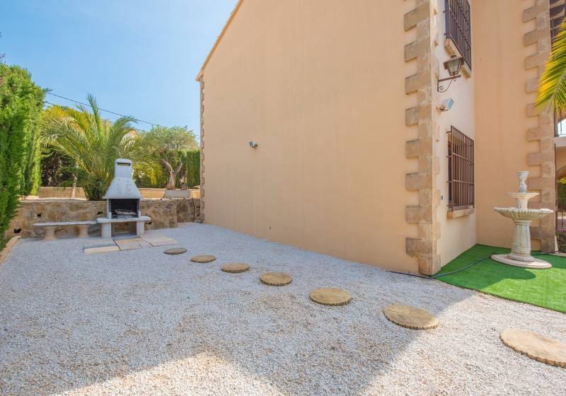 4 bedroom Villa for sale in Benissa with pool - € 954,000 (Ref: 9868022)