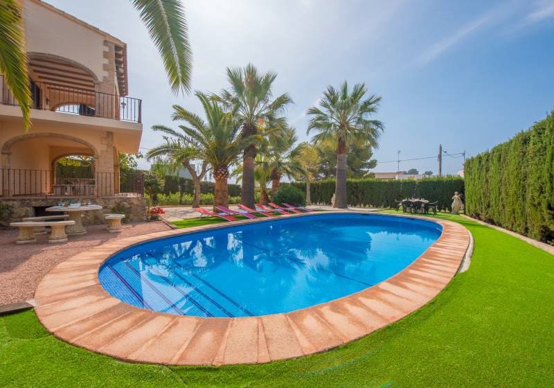 4 bedroom Villa for sale in Benissa with pool - € 954,000 (Ref: 9868022)