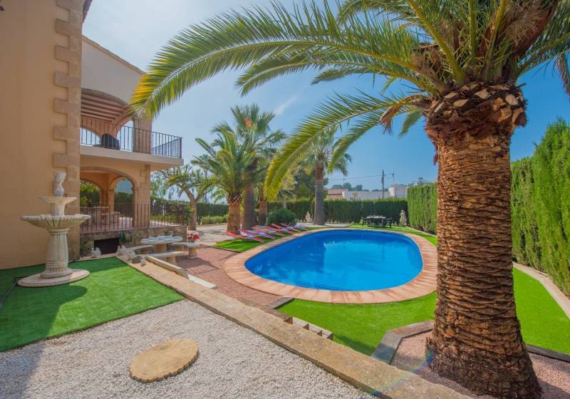 4 bedroom Villa for sale in Benissa with pool - € 954,000 (Ref: 9868022)