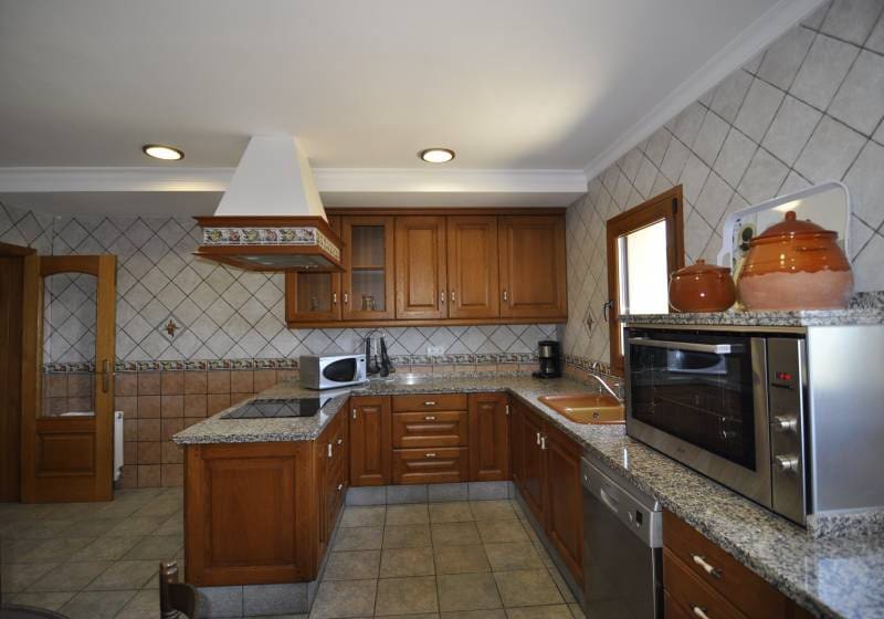 9 soverom Villa til salgs i Benissa med svømmebasseng - € 680 000 (Ref: 9868082)
