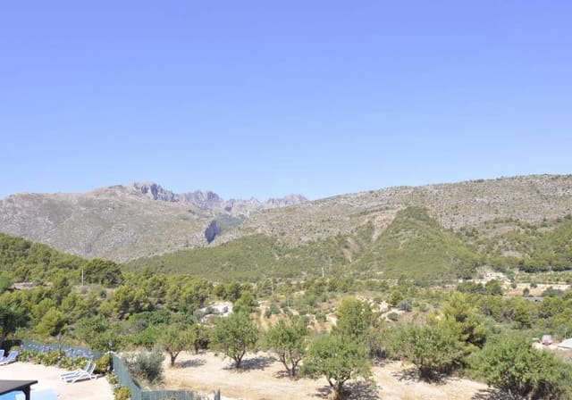 9 soverom Villa til salgs i Benissa med svømmebasseng - € 680 000 (Ref: 9868082)