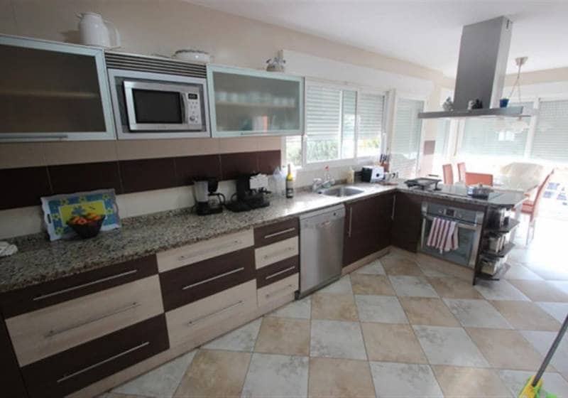 Chalet de 4 habitaciones en Calpe / Calp en venta con piscina - 750.000 € (Ref: 9917666)