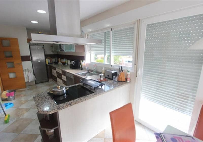 Chalet de 4 habitaciones en Calpe / Calp en venta con piscina - 750.000 € (Ref: 9917666)