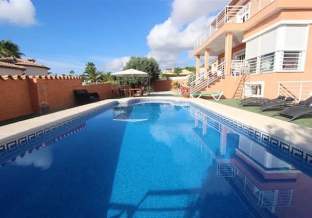 Chalet de 4 habitaciones en Cometa - Carrió, Calpe / Calp en venta con piscina - 750.000 € (Ref: 9917666)