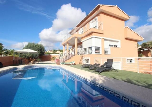 Chalet de 4 habitaciones en Cometa - Carrió, Calpe / Calp en venta con piscina - 750.000 € (Ref: 9917666)