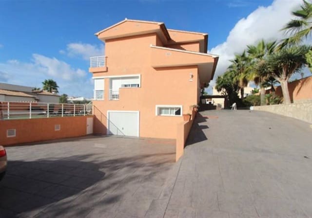 Chalet de 4 habitaciones en Cometa - Carrió, Calpe / Calp en venta con piscina - 750.000 € (Ref: 9917666)