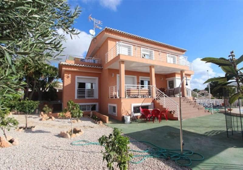 Chalet de 4 habitaciones en Calpe / Calp en venta con piscina - 750.000 € (Ref: 9917666)