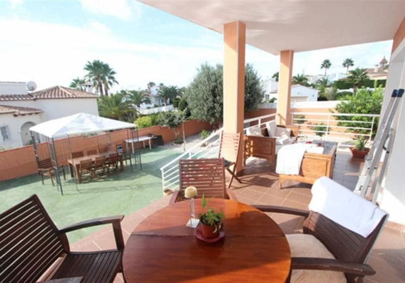 Chalet de 4 habitaciones en Calpe / Calp en venta con piscina - 750.000 € (Ref: 9917666)