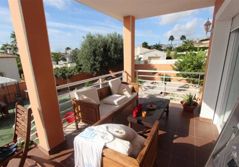 Chalet de 4 habitaciones en Calpe / Calp en venta con piscina - 750.000 € (Ref: 9917666)