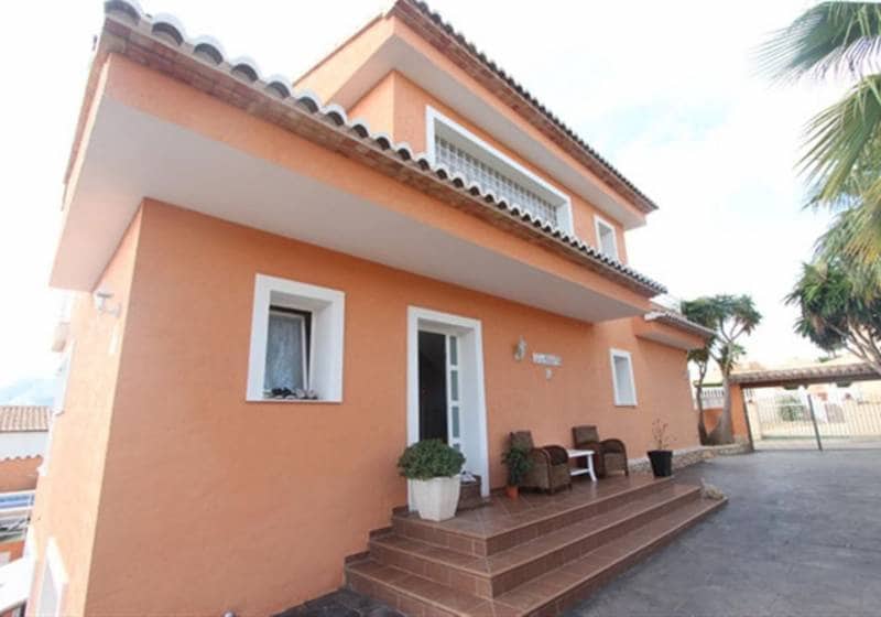 Chalet de 4 habitaciones en Calpe / Calp en venta con piscina - 750.000 € (Ref: 9917666)