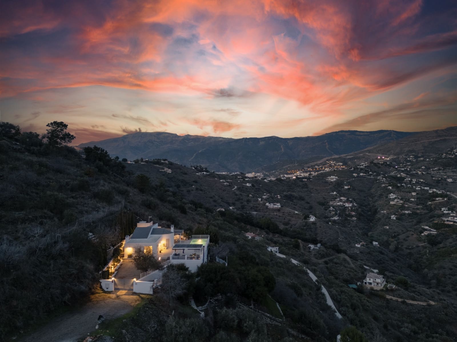 4 soveværelse Villa til salg i Competa med swimmingpool garage - € 650.000 (Ref: 9694325)